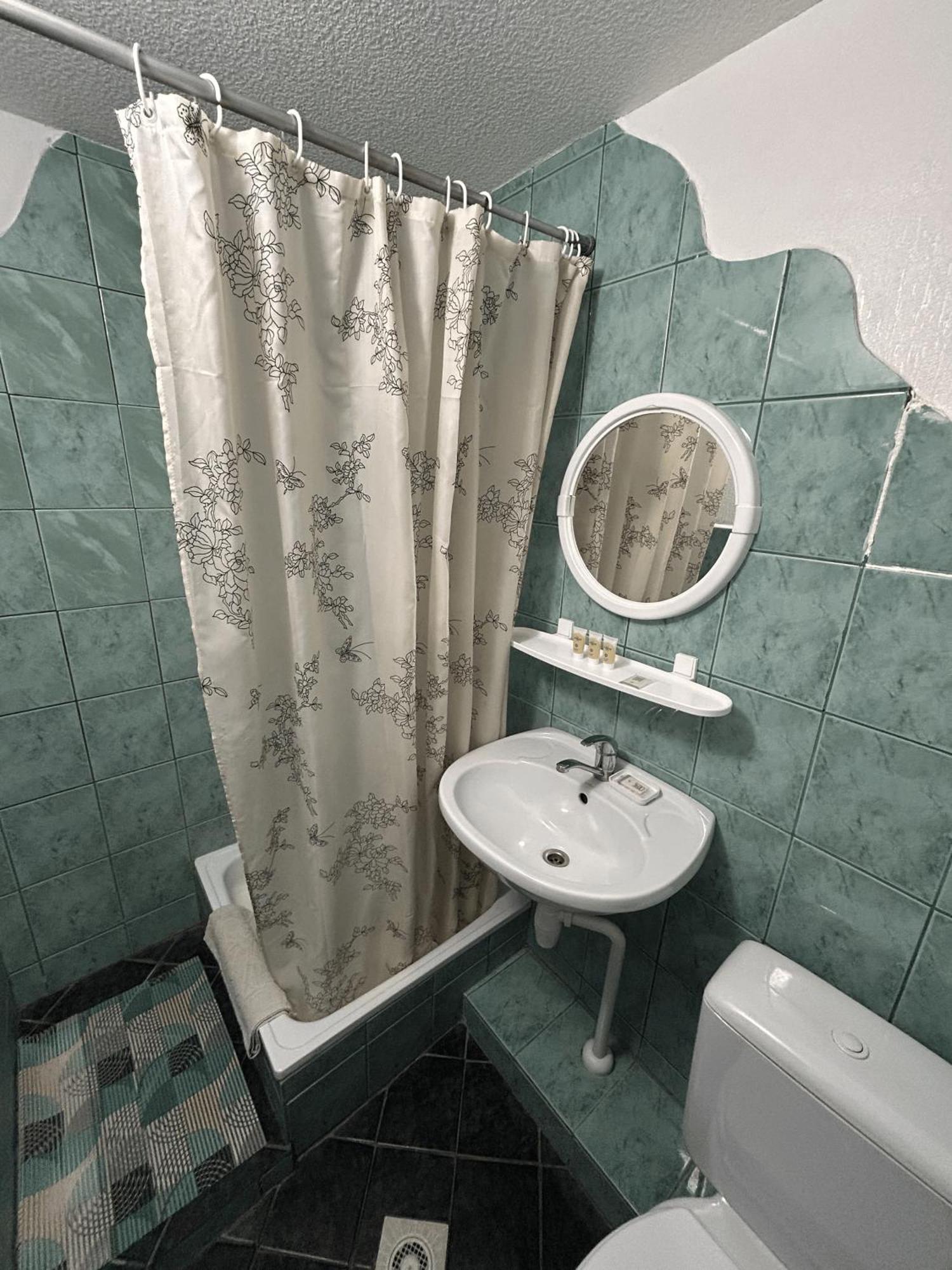 Hotel Талси Екстериор снимка